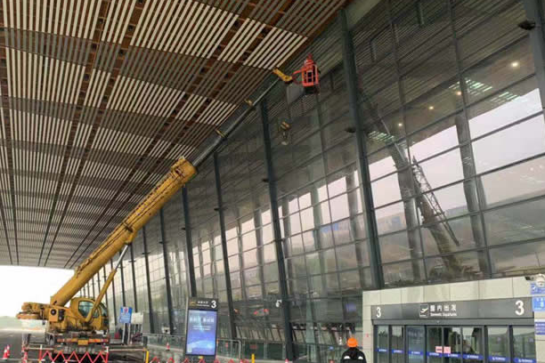 廉江玻璃幕墙维护和保养